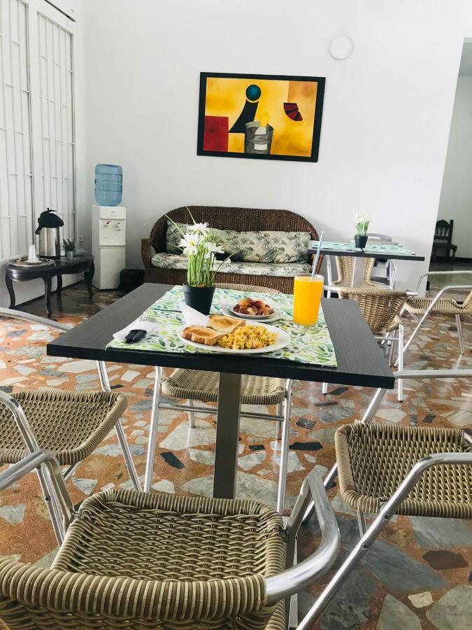 Hotel Maceo Melgar Buitenkant foto