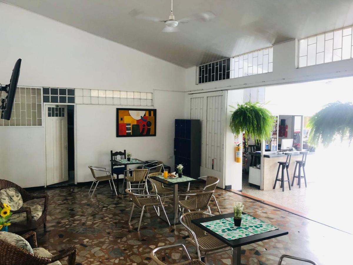 Hotel Maceo Melgar Buitenkant foto
